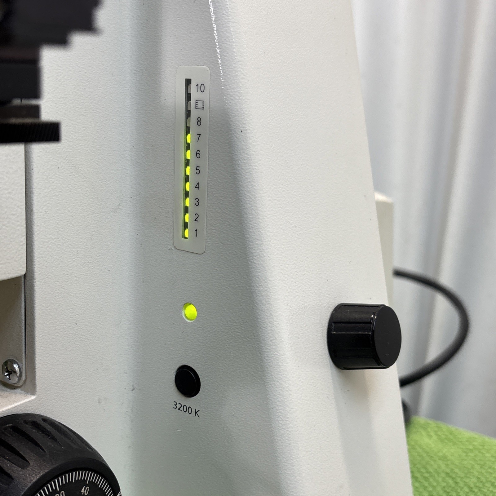 Carl Zeiss Axioskop 2 Plus Trinocular Microscope stage light source objectives