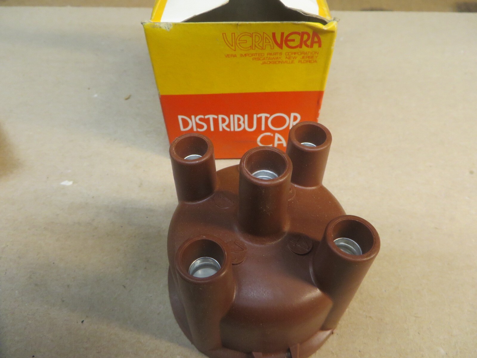 DISTRIBUTOR CAP VERA # 15-02689 REPLACES TOYOTA OEM # 19101 33012 vintage N O S