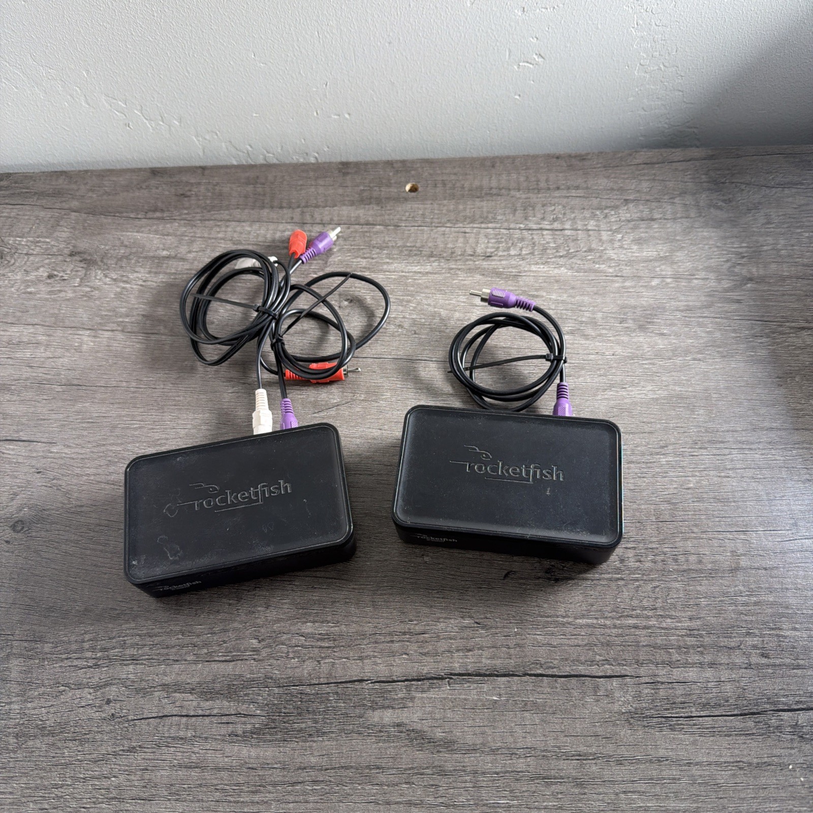 Rocketfish RF-WSW312 Receiver And Sender Wireless Rear Speaker Kit