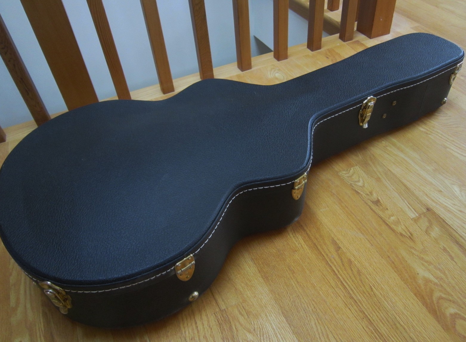 Cedar Creek Custom 17" hard-shell guitar case