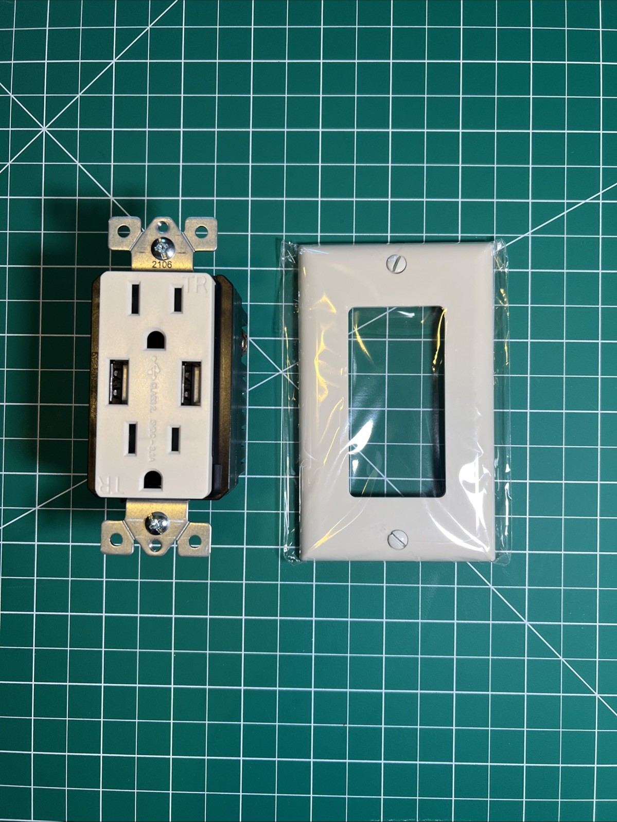 TOPGREENER Dual Type-C USB Charger Outlet w/ 15 A  1 Pack Plug Light Almond