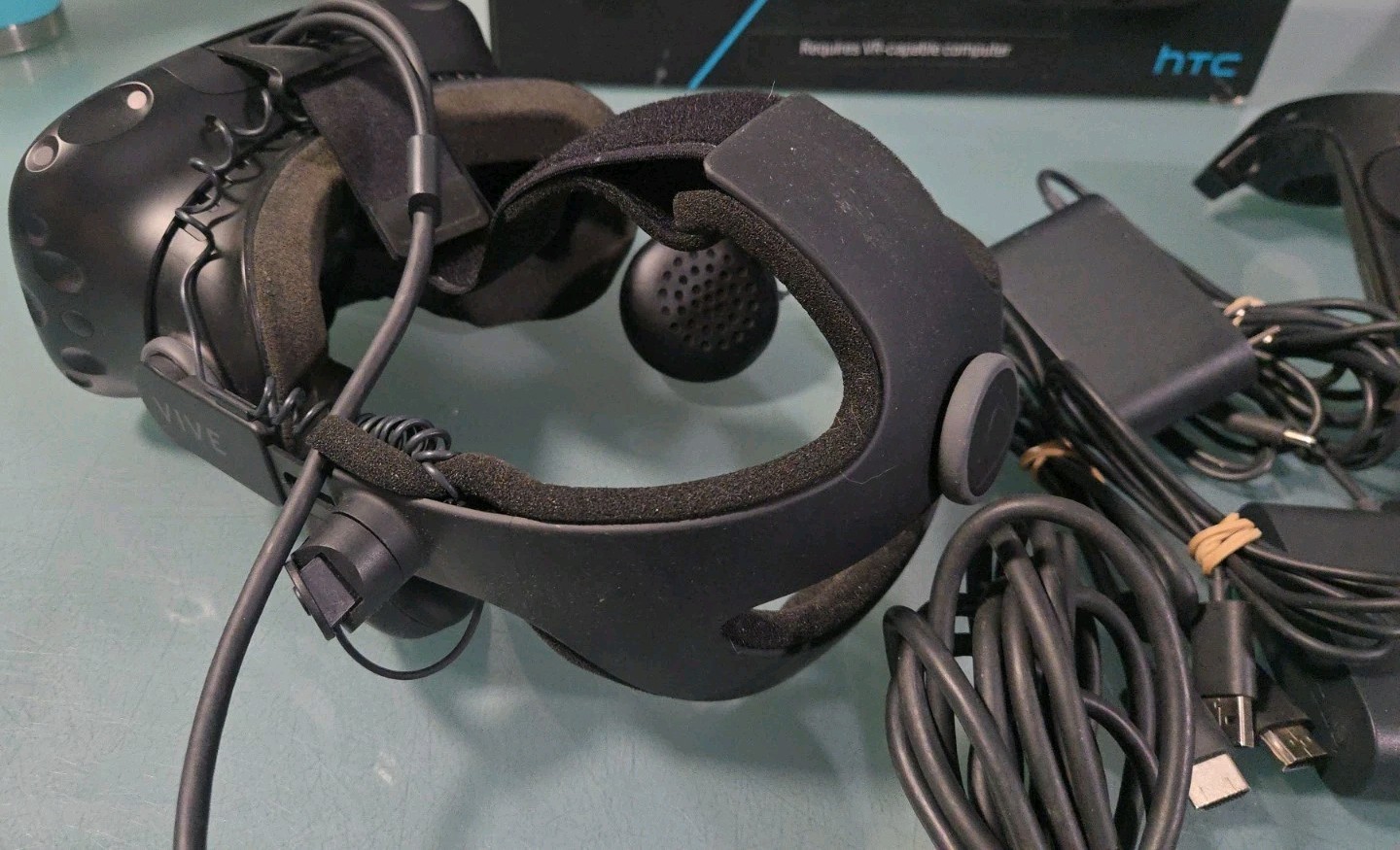 HTC Vive VR Headset w/ Link Box And Cables & Original Box Tested & Working
