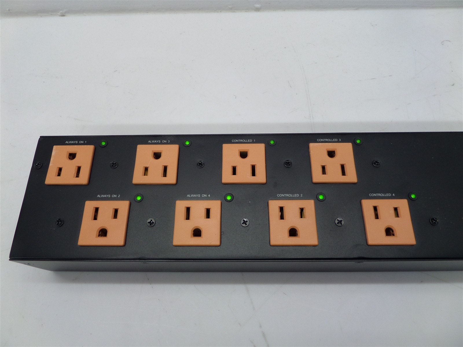 Wattbox WB-400-IPCE-8 8-Outlet Power Conditioner w/ Mounting Brackets