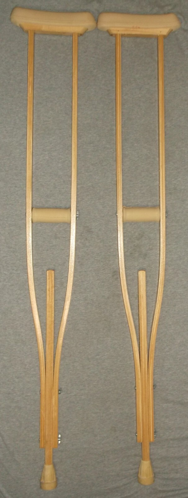 WOOD CRUTCHES ADULT VINTAGE MEDICAL SUPPLIES ARTS & CRAFTS HALLOWEEN PRE-OWNED