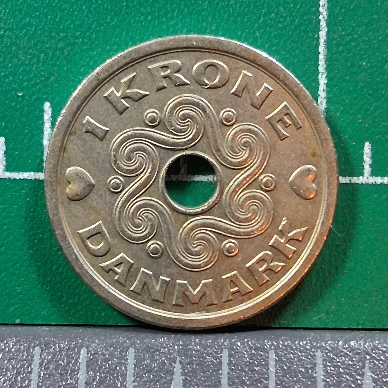1992 Denmark 1 Krone Margrethe II's Monogram / Ornate Heart Cupronickel Coin