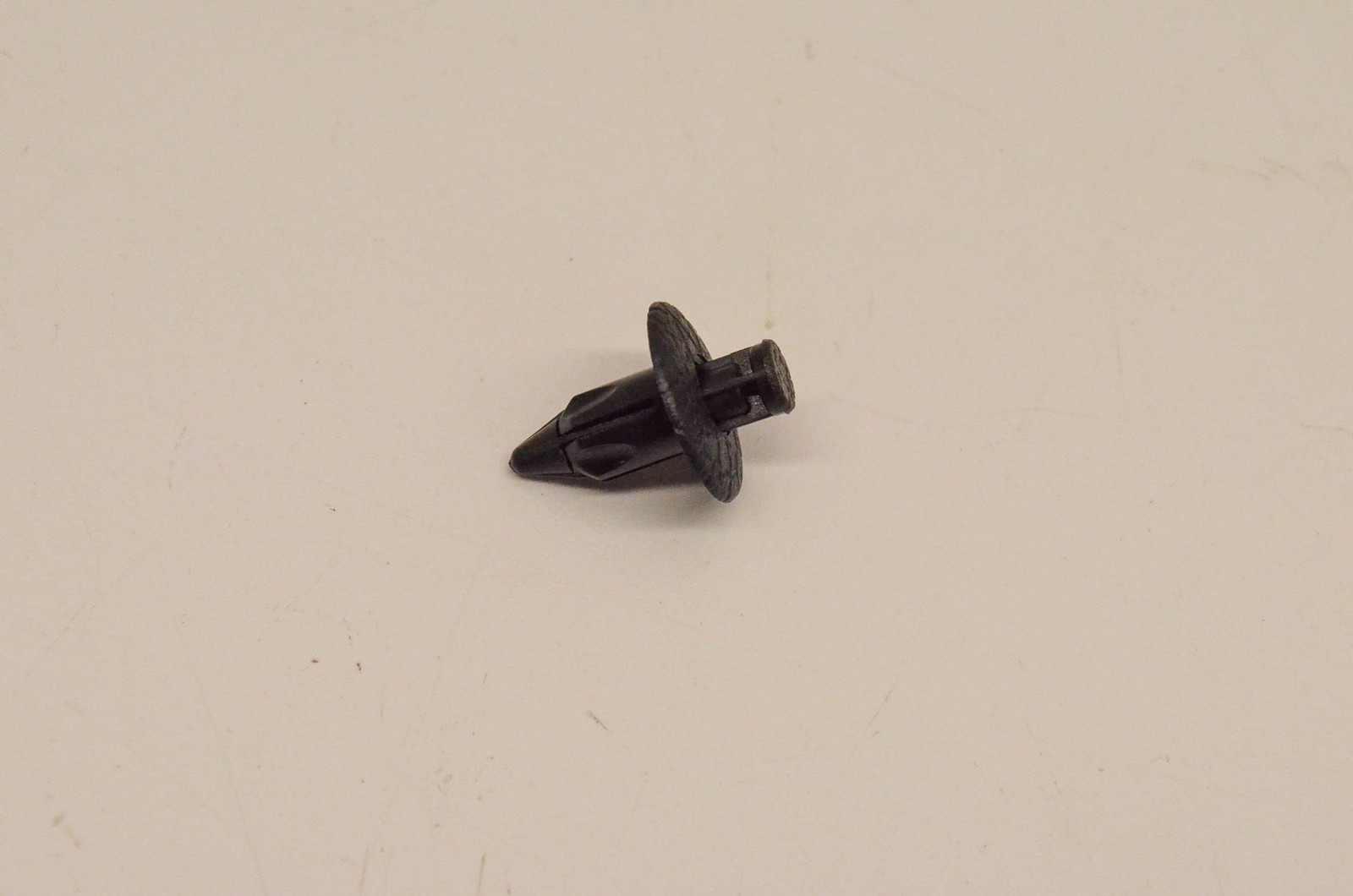 New OEM Yamaha 90269-07007-00 Rivet NOS