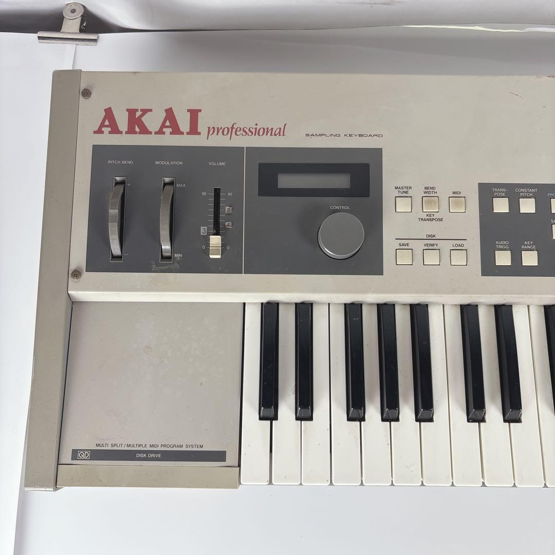 AKAI X7000 Vintage Sampling Keyboard Synthesizer Sampler Untested FOR PARTS