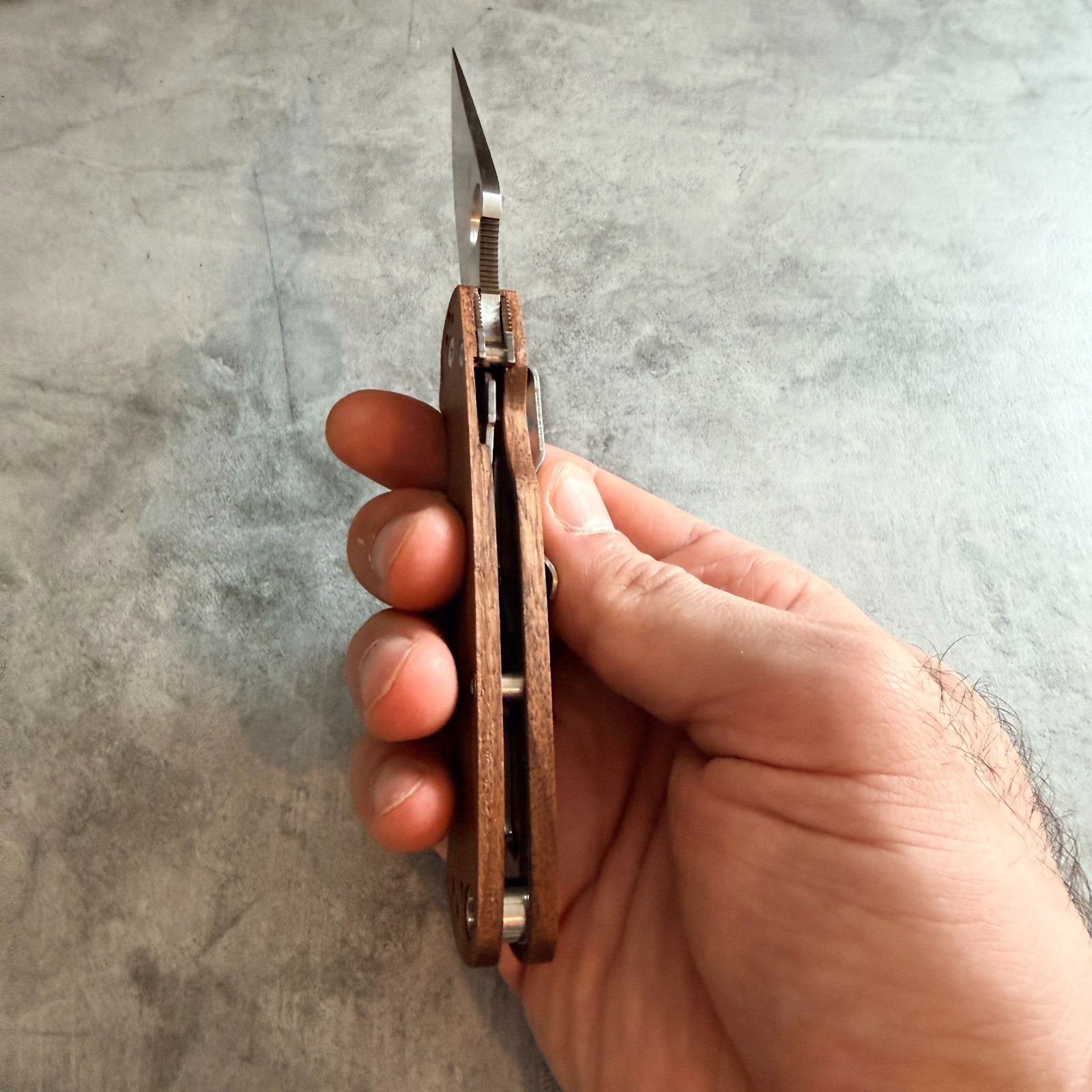 Walnut scales for Spyderco Paramilitary 2