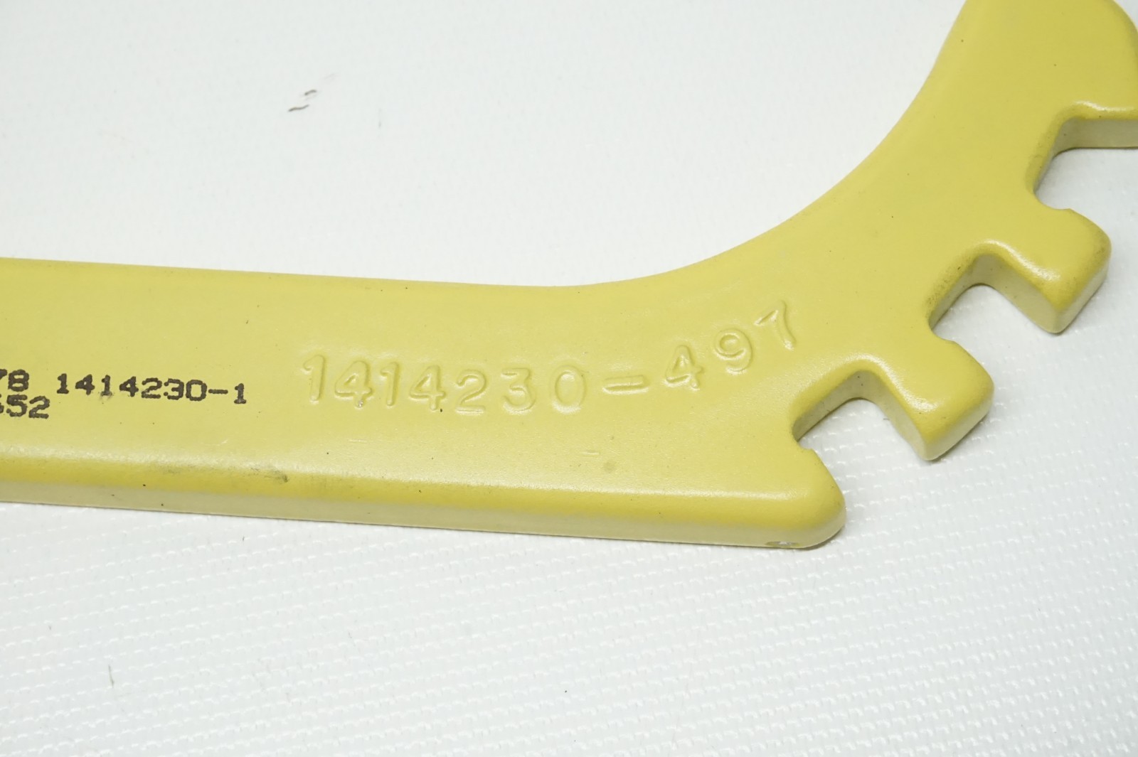 New Surplus Cessna Factory Seat Cam ASSY P/N: 1414230-1
