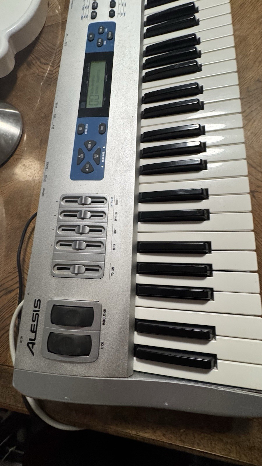 Alesis QS-6.2 Keyboard Synthesizer