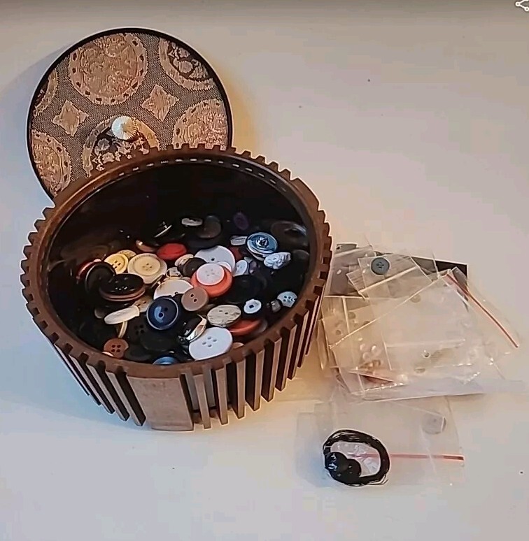 VTG MGM Tapestry Plastic Trinket Jewelry Button Box 5.5" x 2.5” w/ VTG Buttons