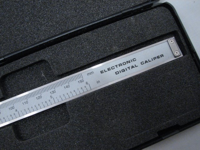 Machinist Electronic Digital Caliper Auto-Power On/Off Micrometer Tool 0-150mm B