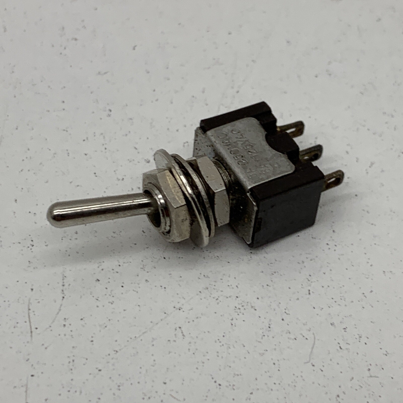 YIS Toggle Transfer Switch 3A/250VAC 6A/125VAC SPST, Maintained Contact, ON-ON