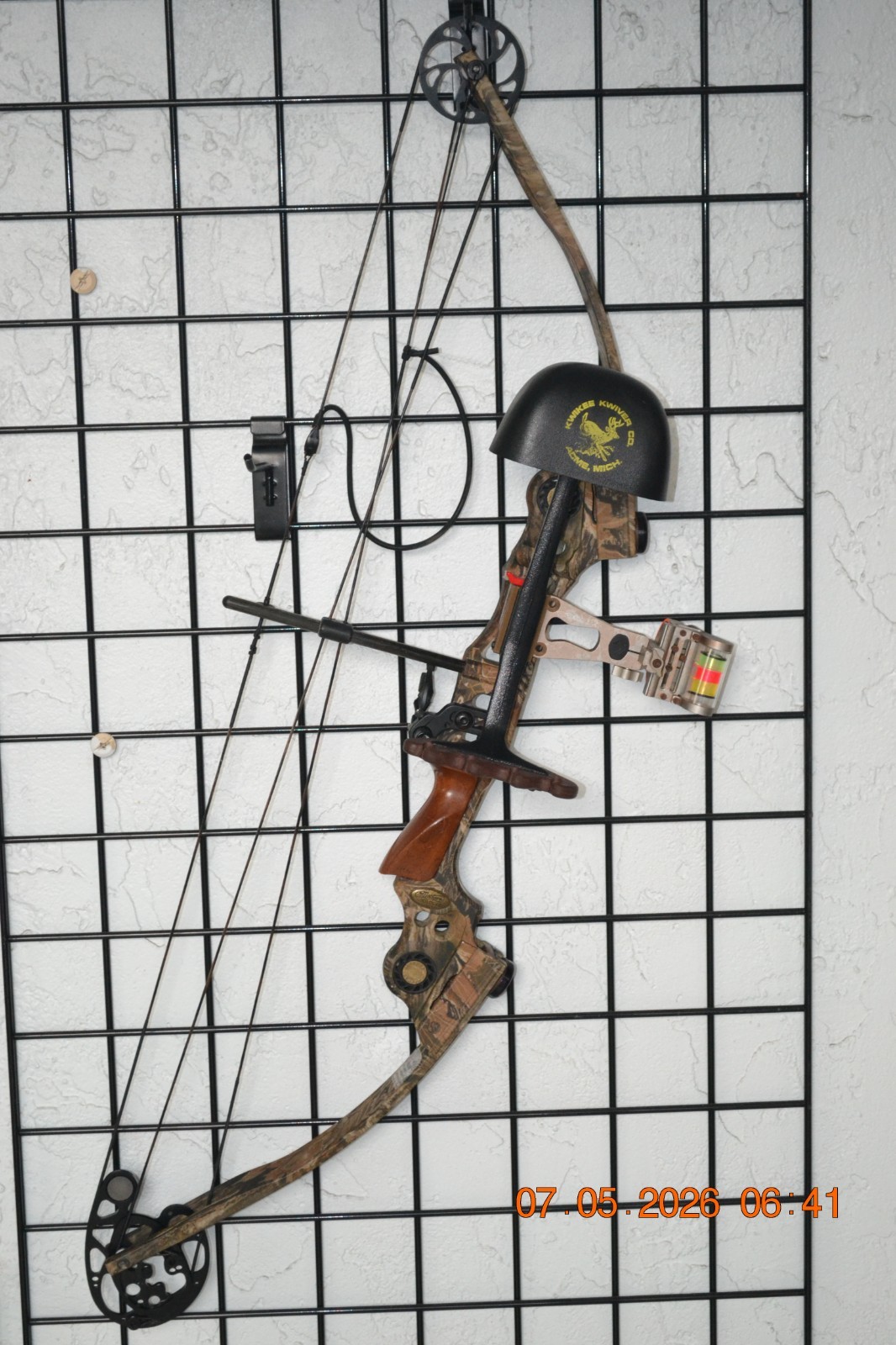 Mathews solo cam Ultra "2" compound bow, realtree camo, with quiver