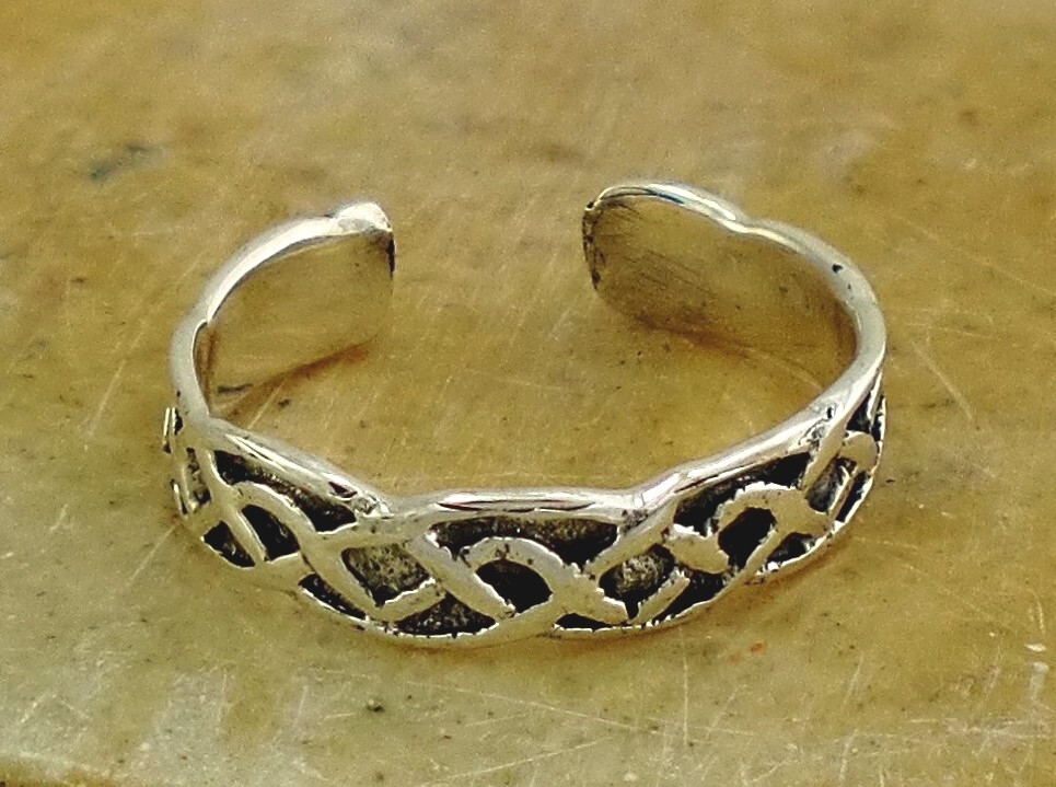 CUTE STERLING SILVER CELTIC KNOT ADJUSTABLE TOE RING style# tr97