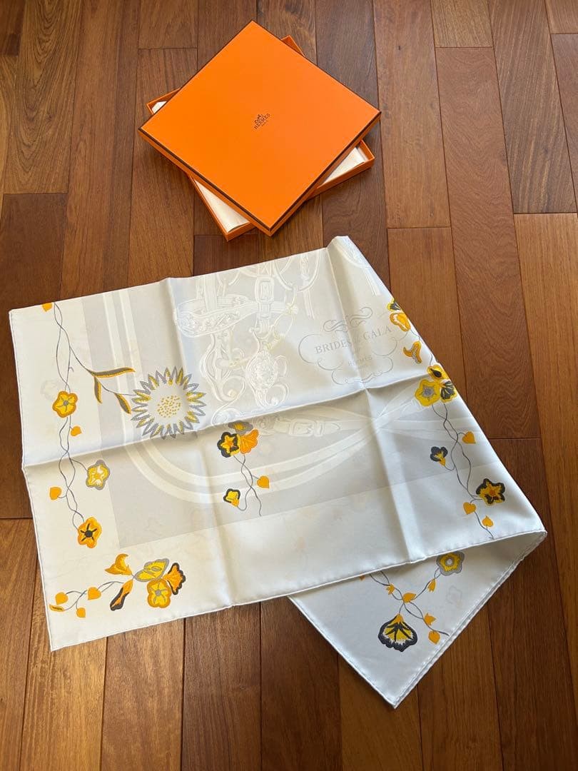 HERMÈS Brides de Gala 90cm Silk Scarf White Floral Unused