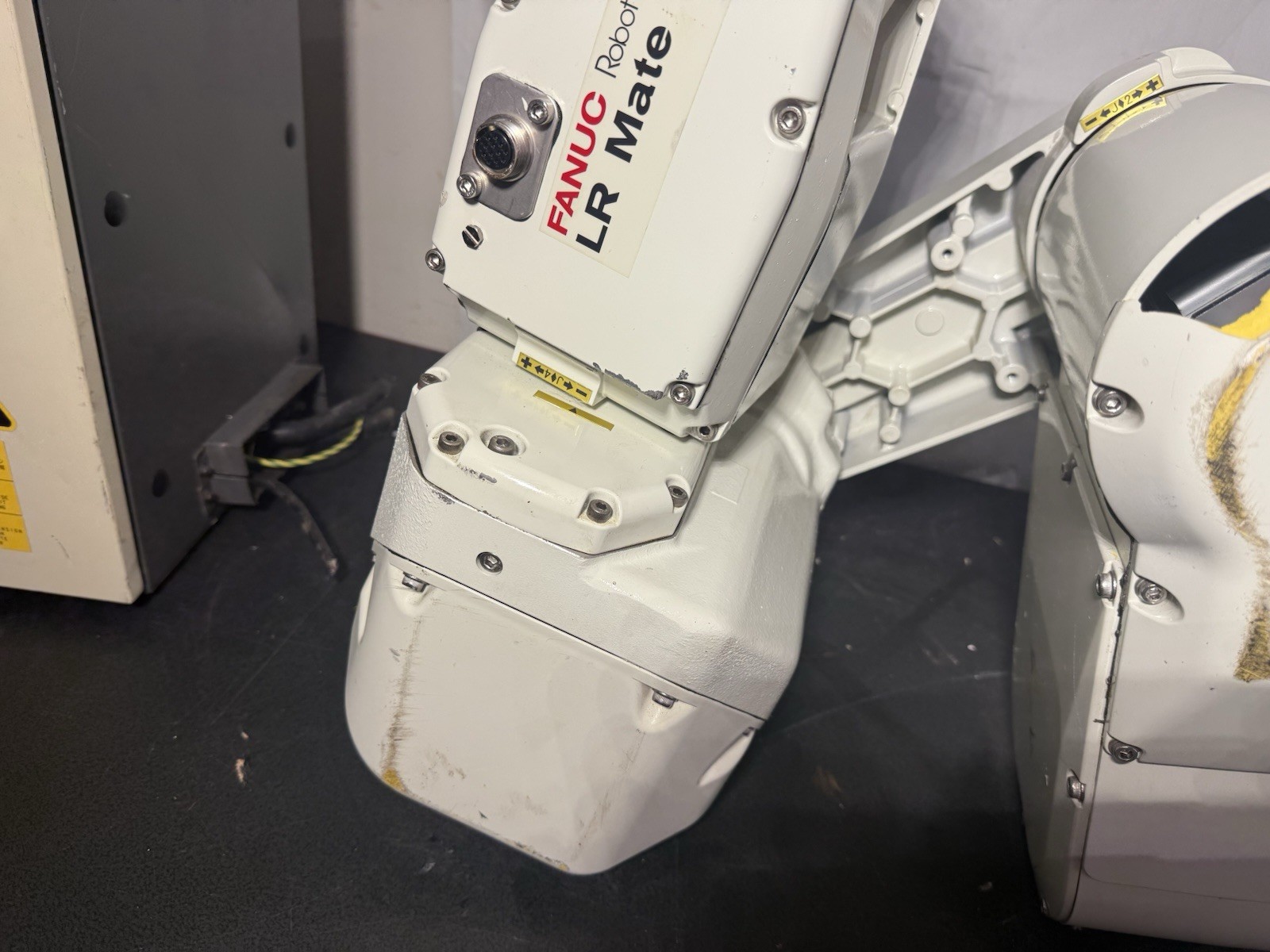 Fanuc LR Mate 200IB 5C With J3IB Mate Controller Untested