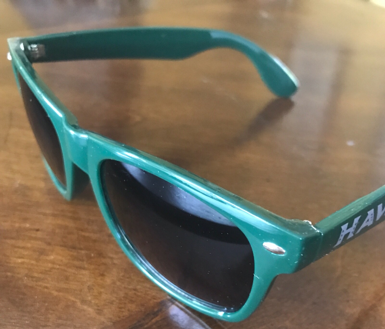UNIVERSITY OF HAWAII WARRIORS SUNGLASSES ADULT UNISEX TEAM COLORS NEW