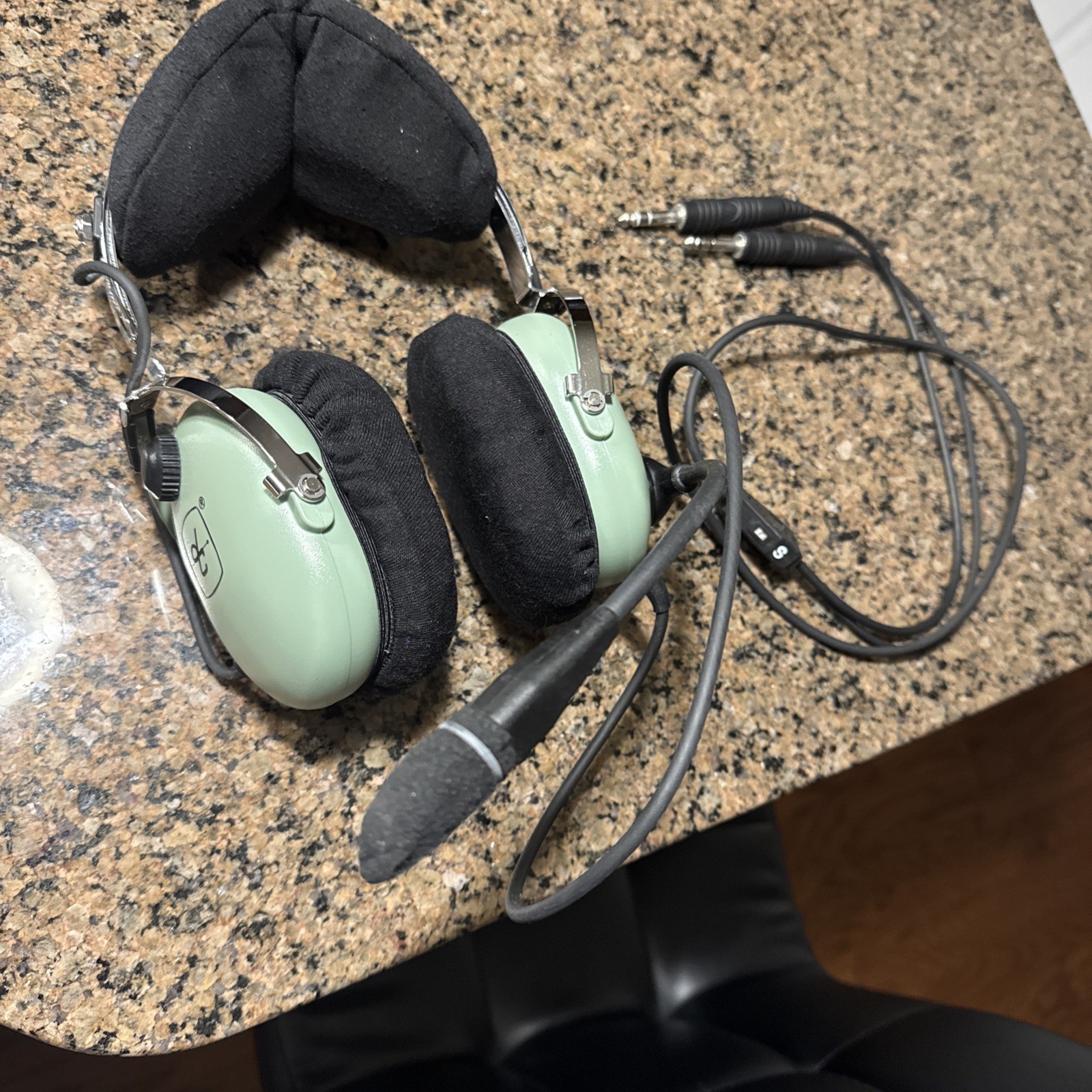 MOVING SALE !!! DAVID CLARK - H10-13S Aviation Headset Very Good Condition