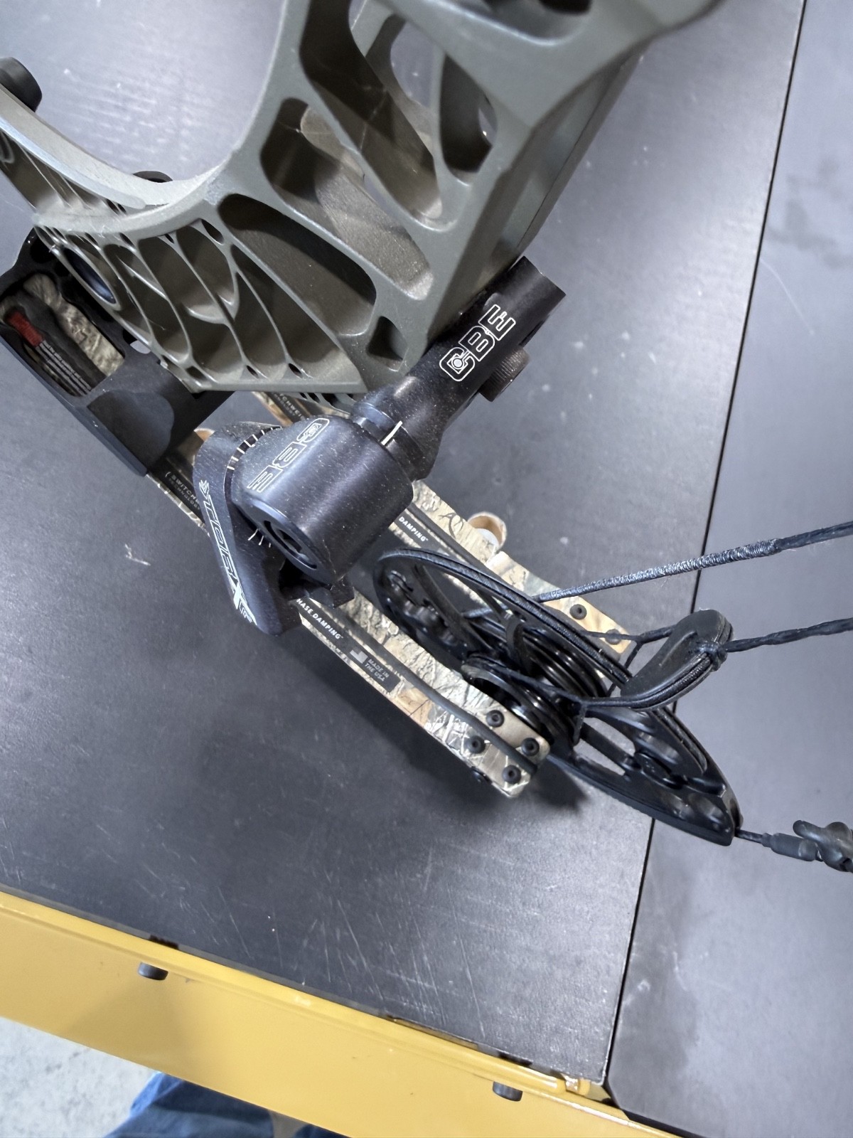 Mathews Phase 4 33 RH Compound Bow