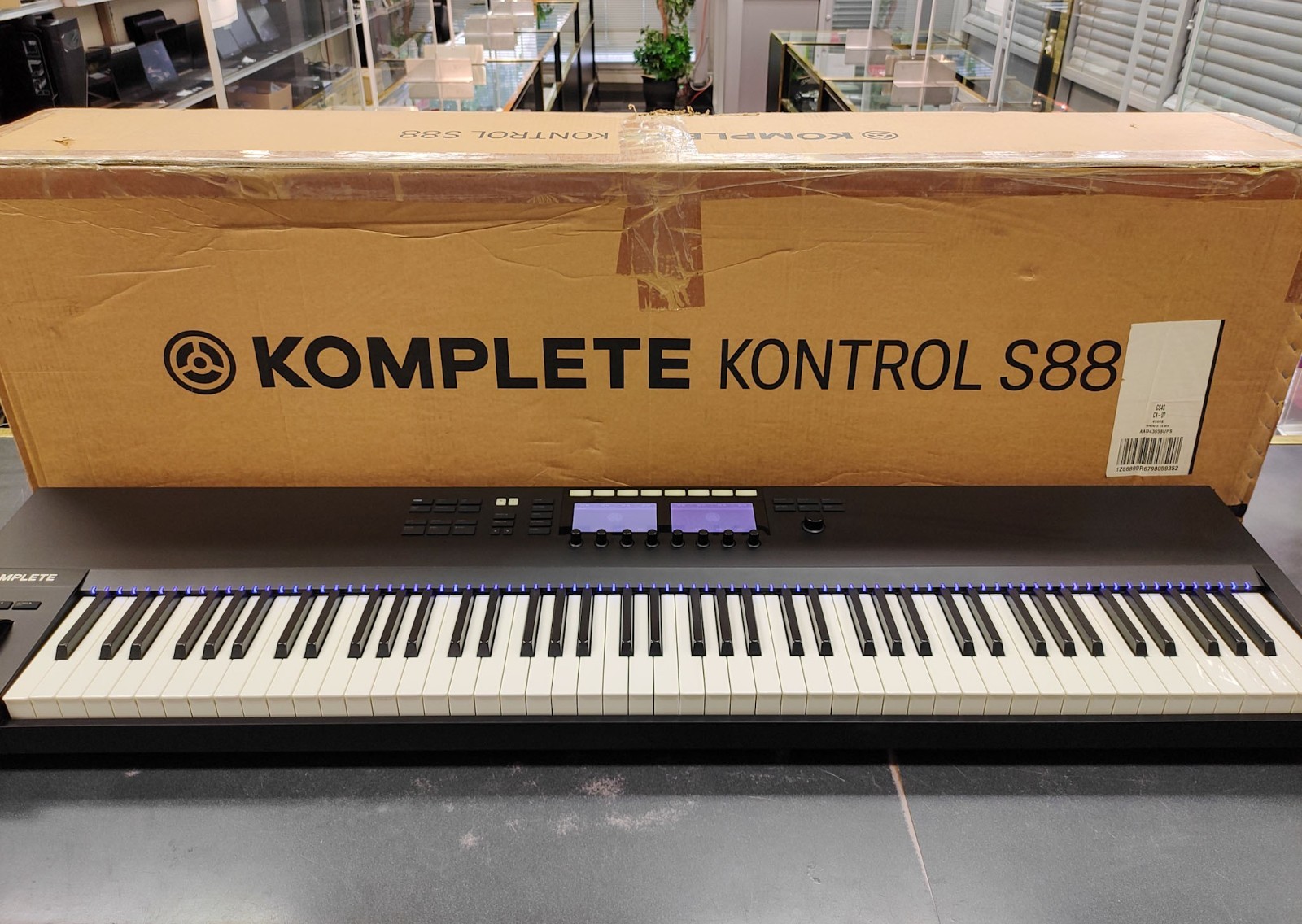 Native Instruments Komplete Kontrol S88 MK2 88-Key Weighted MIDI Controller