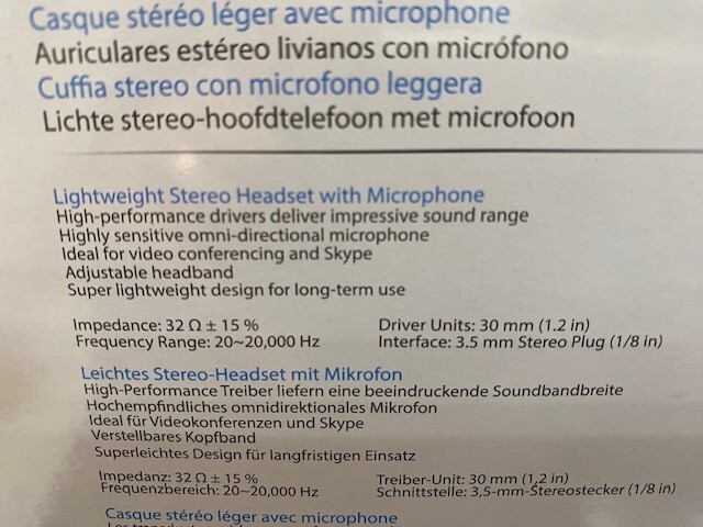 V7 HA201-2NP Lightweight Stereo Headset with Microphone