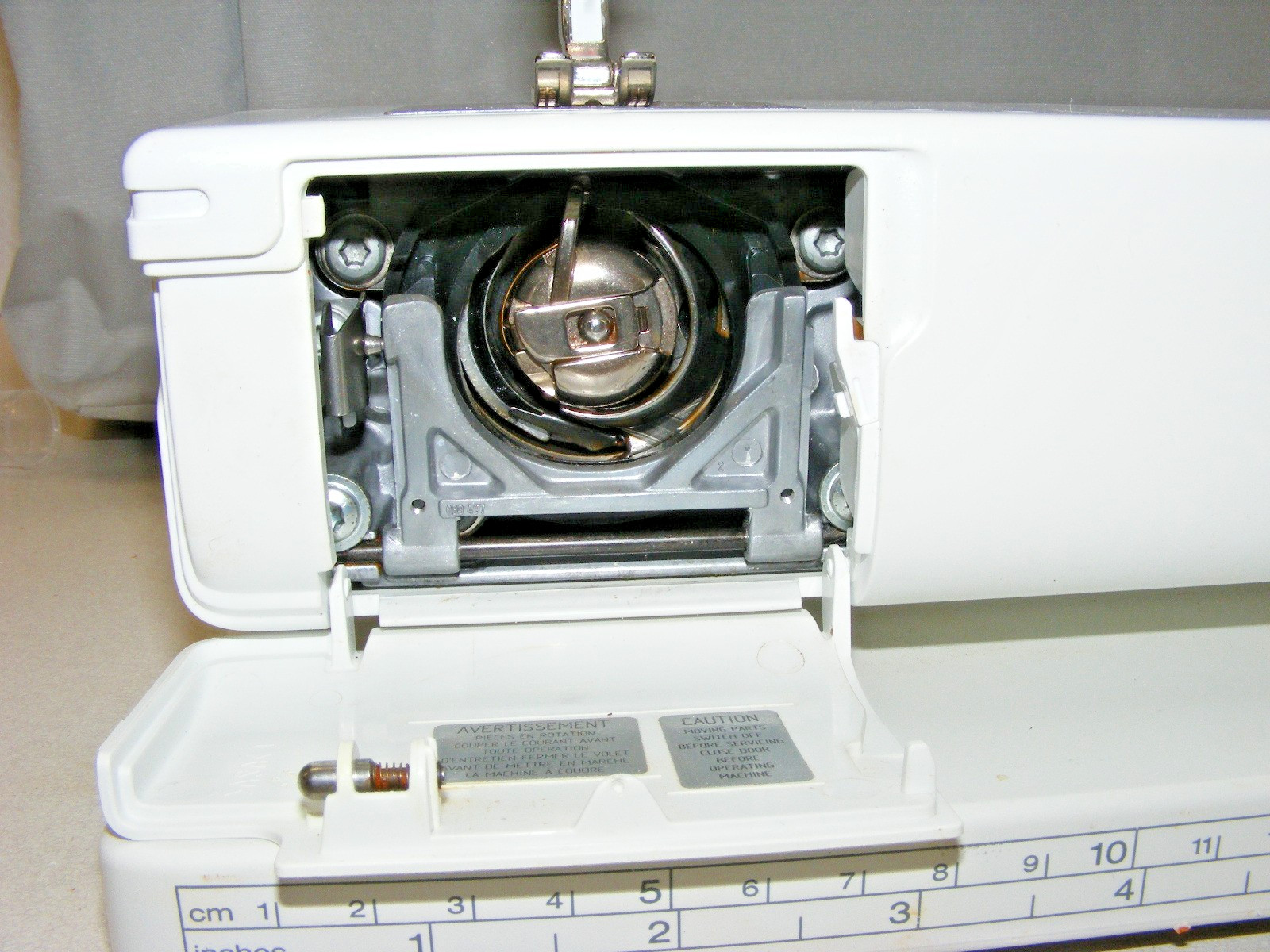 BERNINA B380 Sewing Machine with Rolling Case