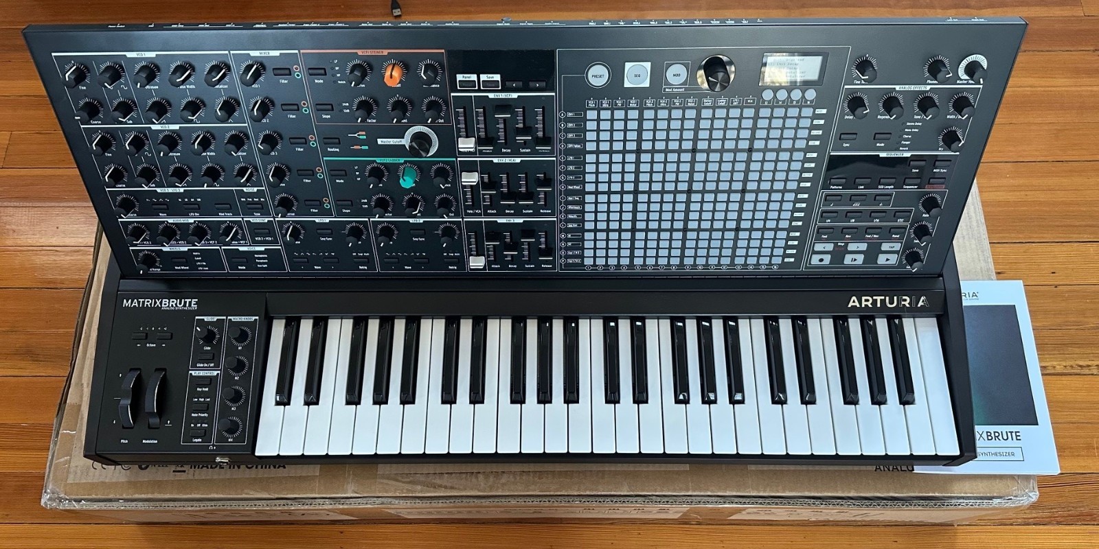 Arturia MatrixBrute Noir Edition Synthesizer