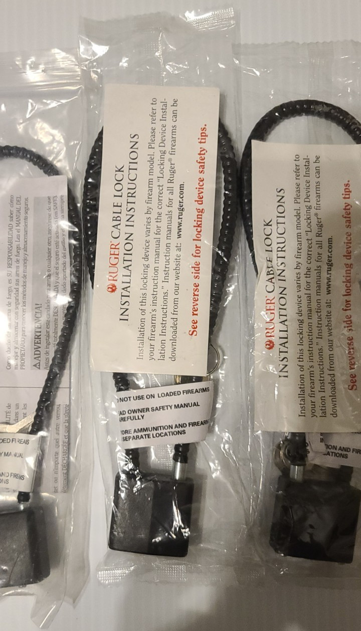 Five Gun locks with keys