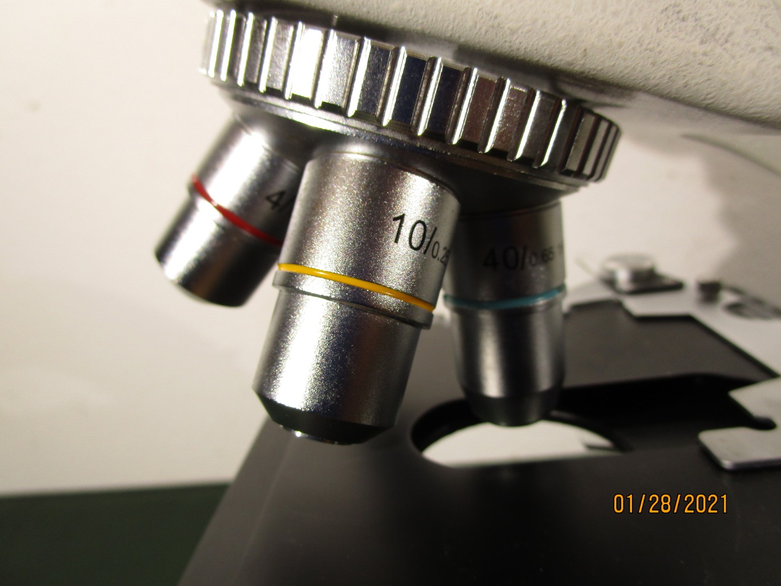 Unico G380 Microscope w Four Objectives