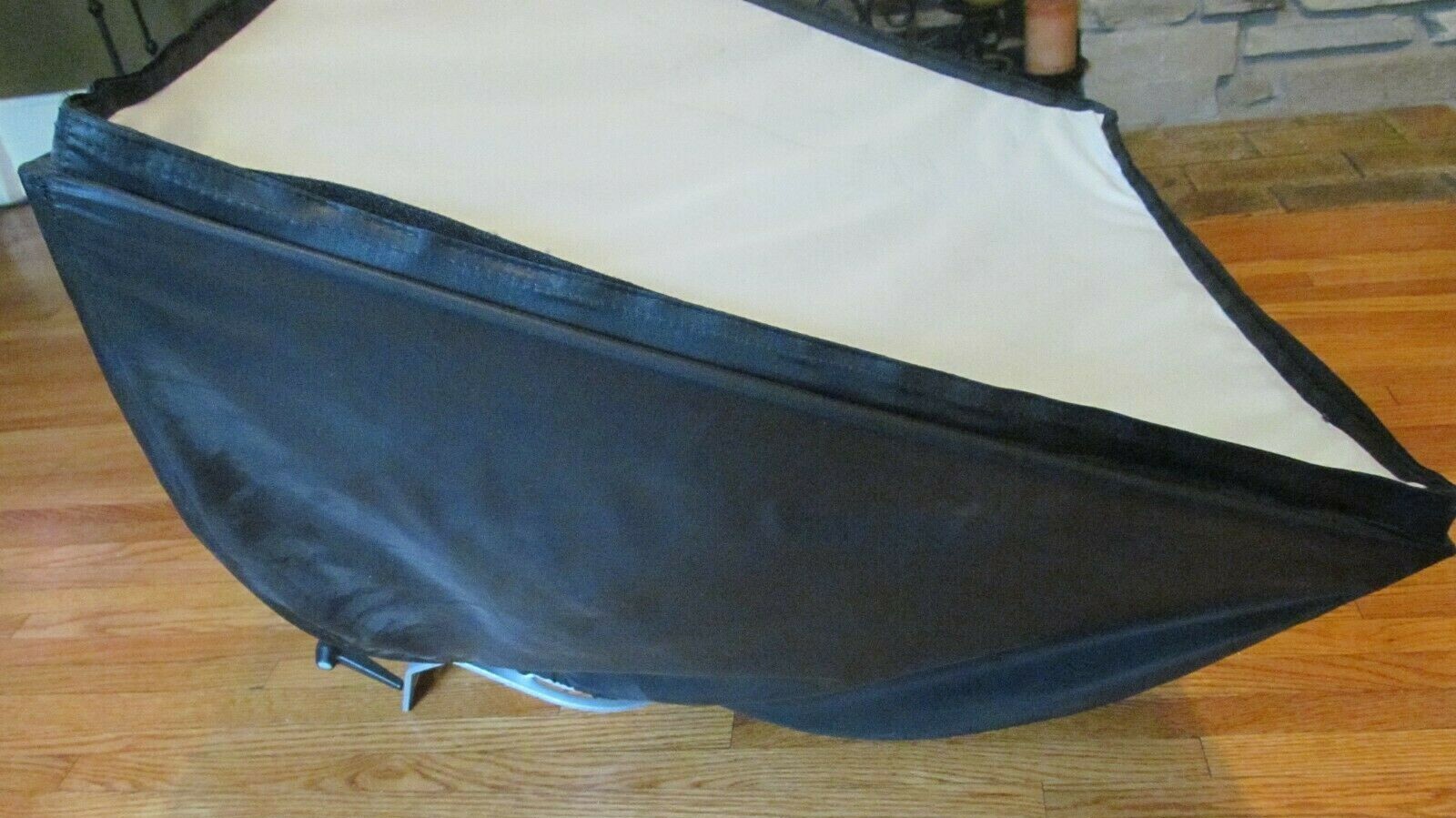 STUDIO LIGHT SOFTBOX - 23" X 23"