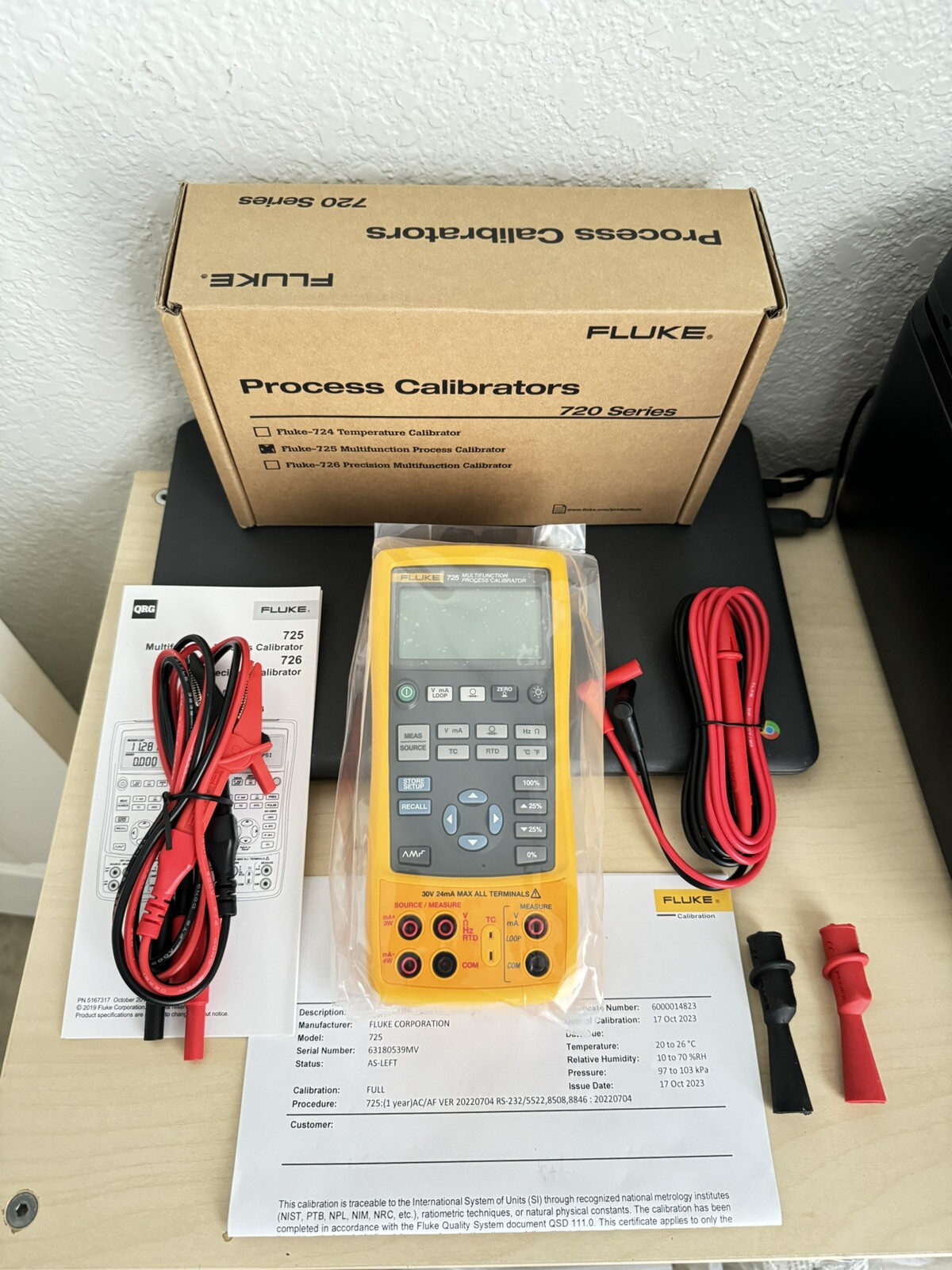 FLUKE 725 Multifunction Process Calibrator W / Leads/ BOX CAL 2023