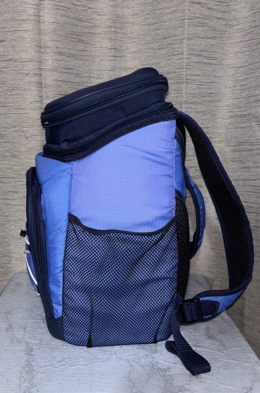 Igloo Maxcold Cooler Bag Hard-Top Backpack 28 Cans Capacity BLUE*GUC