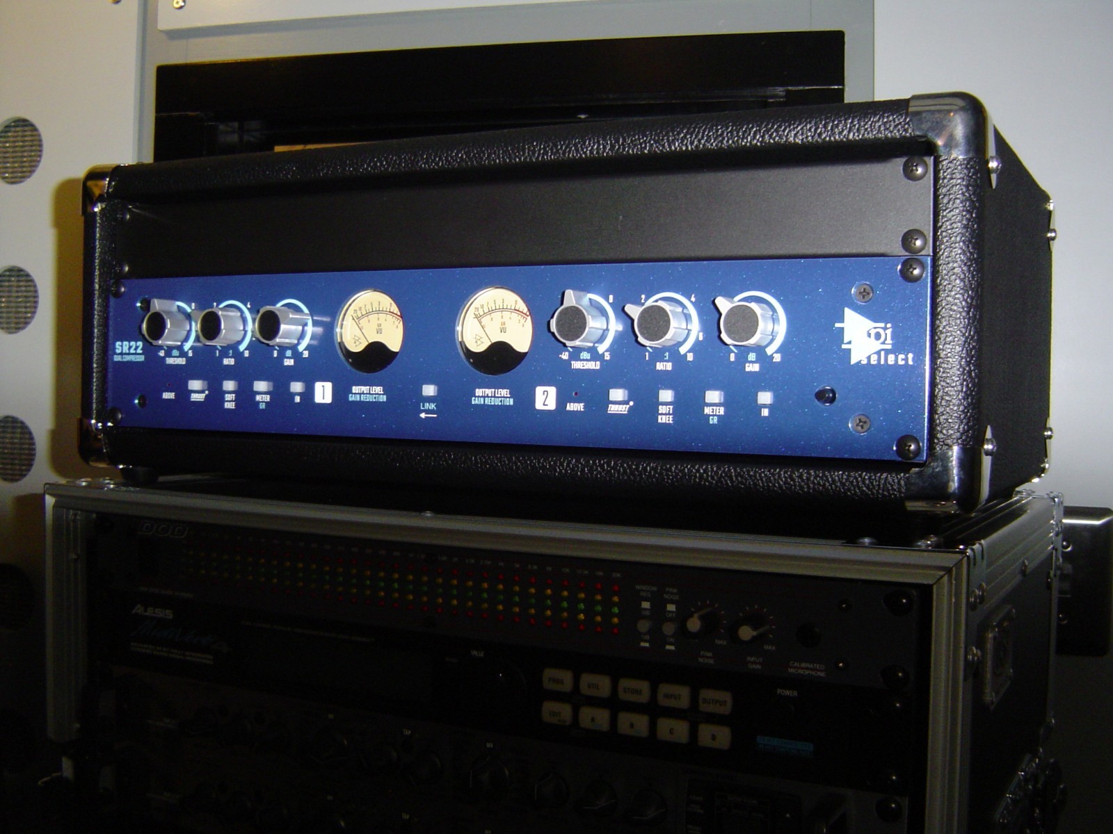 API SR22 Stereo Compressor (2 Channels)  Automated Processes Inc. NICE TESTED