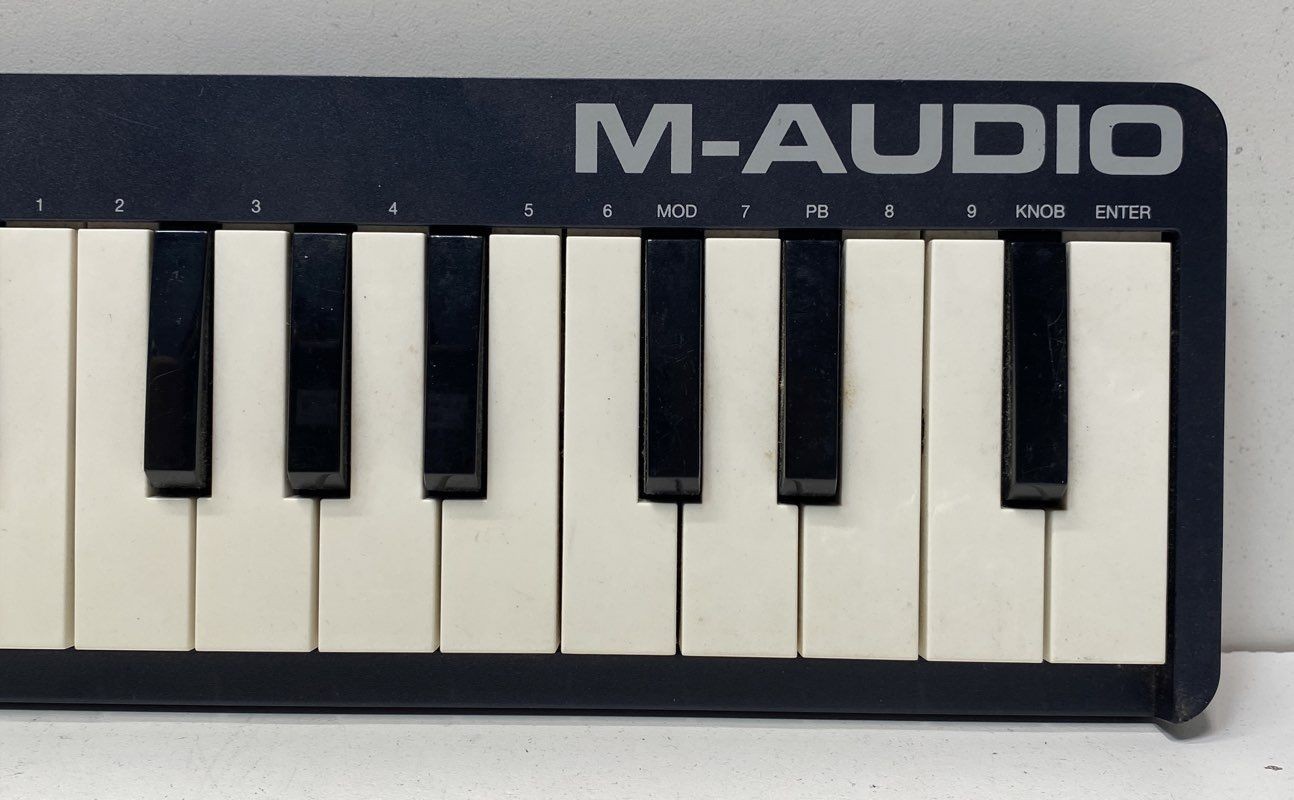 M-Audio Keystation Mini 32 Ultra-Portable MIDI Keyboard Controller 32-Key