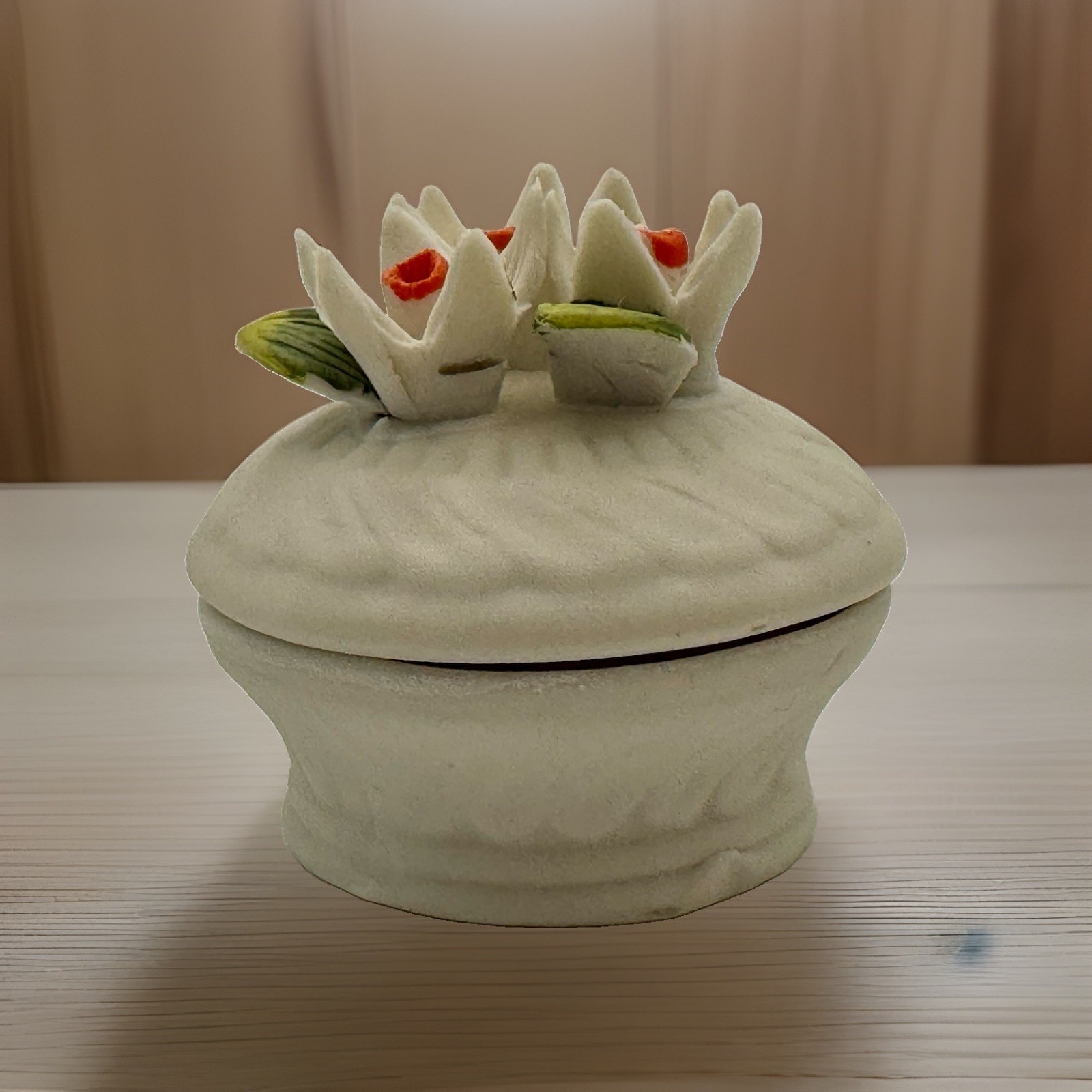 Victorian Trading Co Porcelain Lidded Floral Trinket Box Daffodil VTC w/ Box