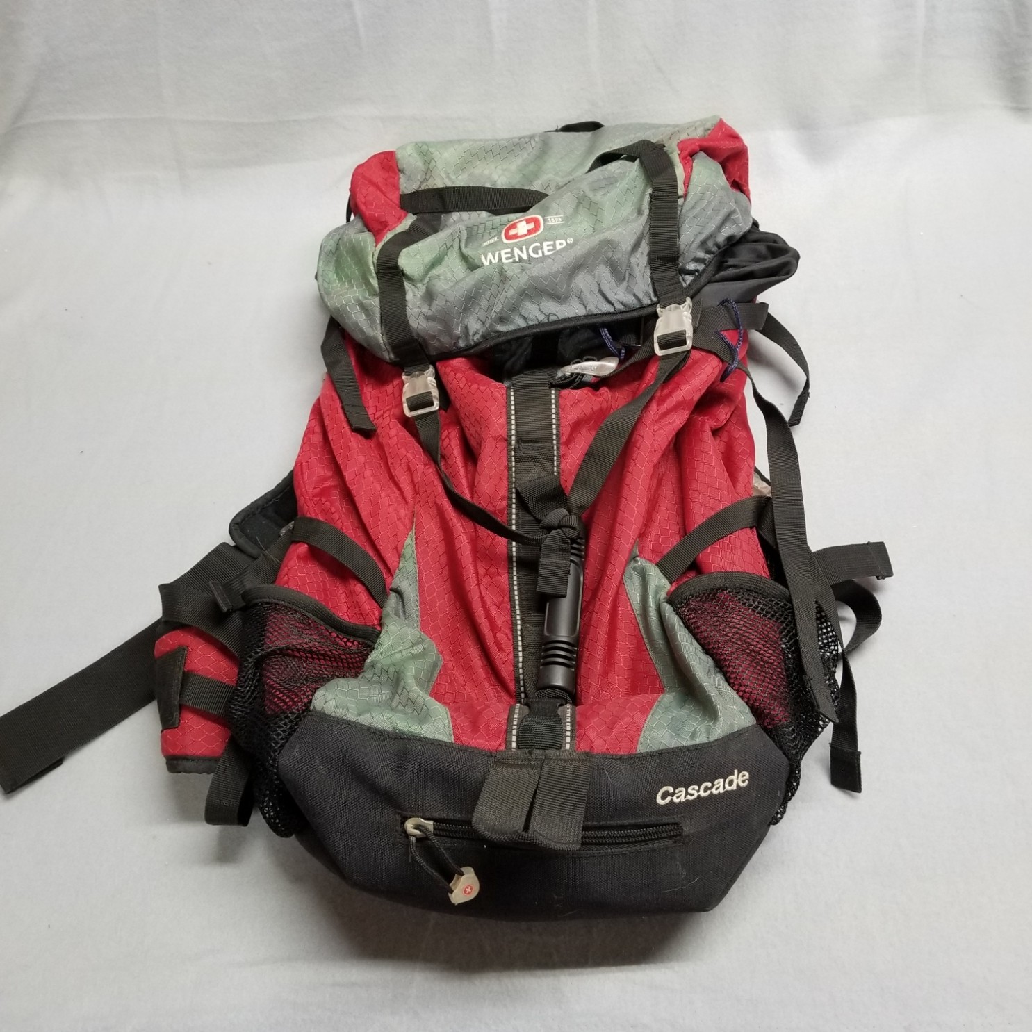 Wenger Cascade Backpack  Red Black Mountain Hiking Outdoor