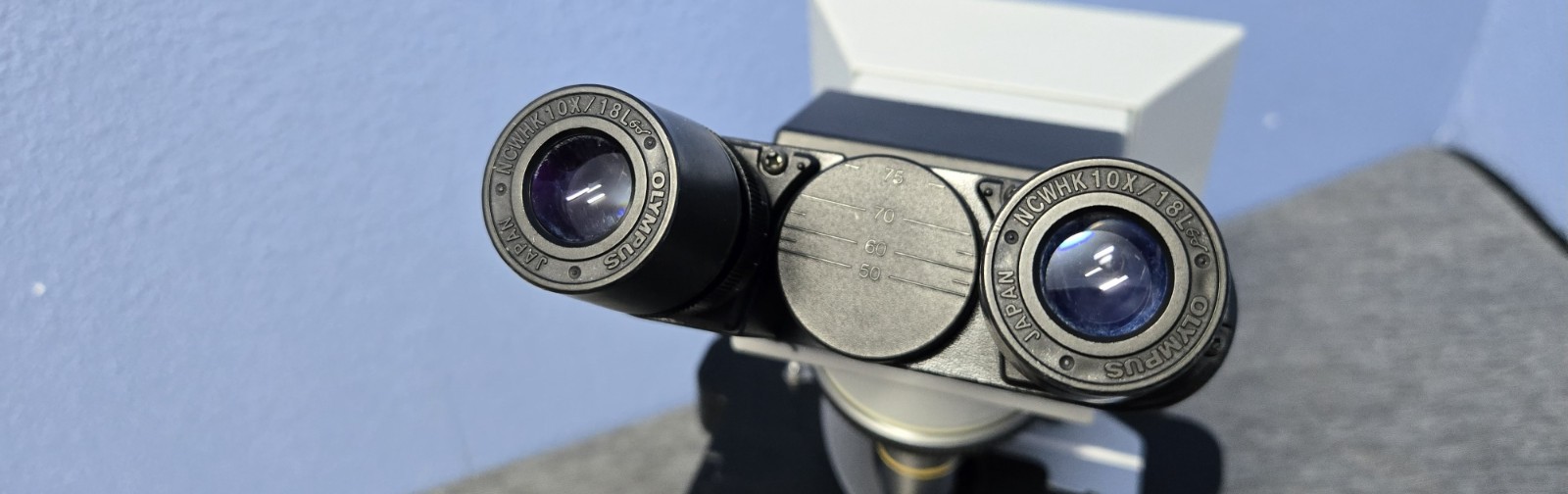 OLYMPUS CH30 CH30RF100 BINOCULAR MICROSCOPE W/OBJECTIVES 4 X 10X 40X (INV08)