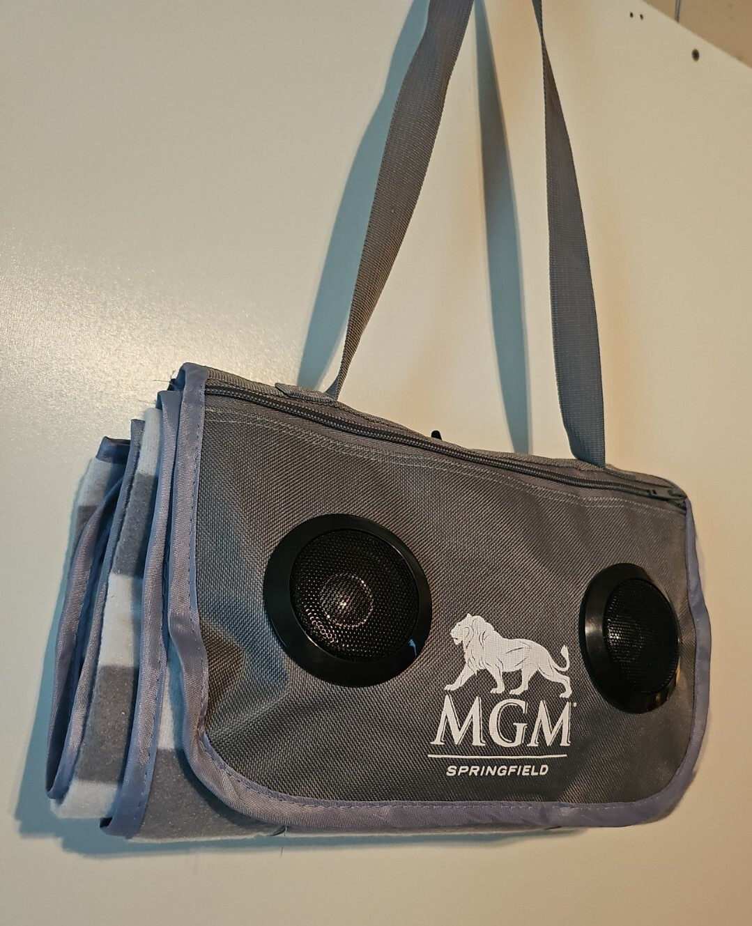 MGM SPRINGFIELD Bluetooth Speaker Beach Hiking Blanket Rolls Up To Pillow