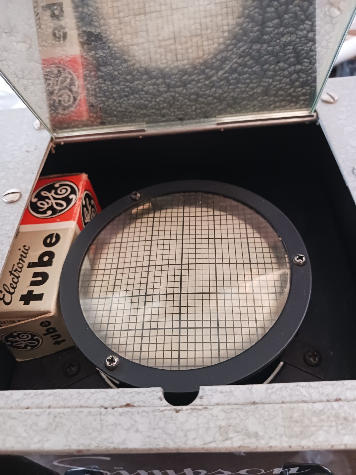 Simpson Model 480 FM-TV Genescope Powers On