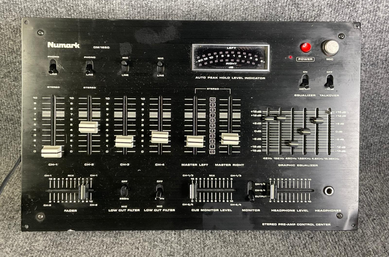 Numark DM-1650 Stereo Equalizer DJ Mixer Pre-Amp Control 39582