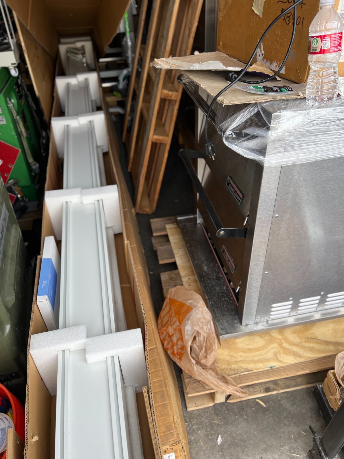CHRISTIE BOXER 2K20 | Bc.3 PROJECTOR & Da-Lite 34548BLSR | ADT33D1-20 E-SCREEN