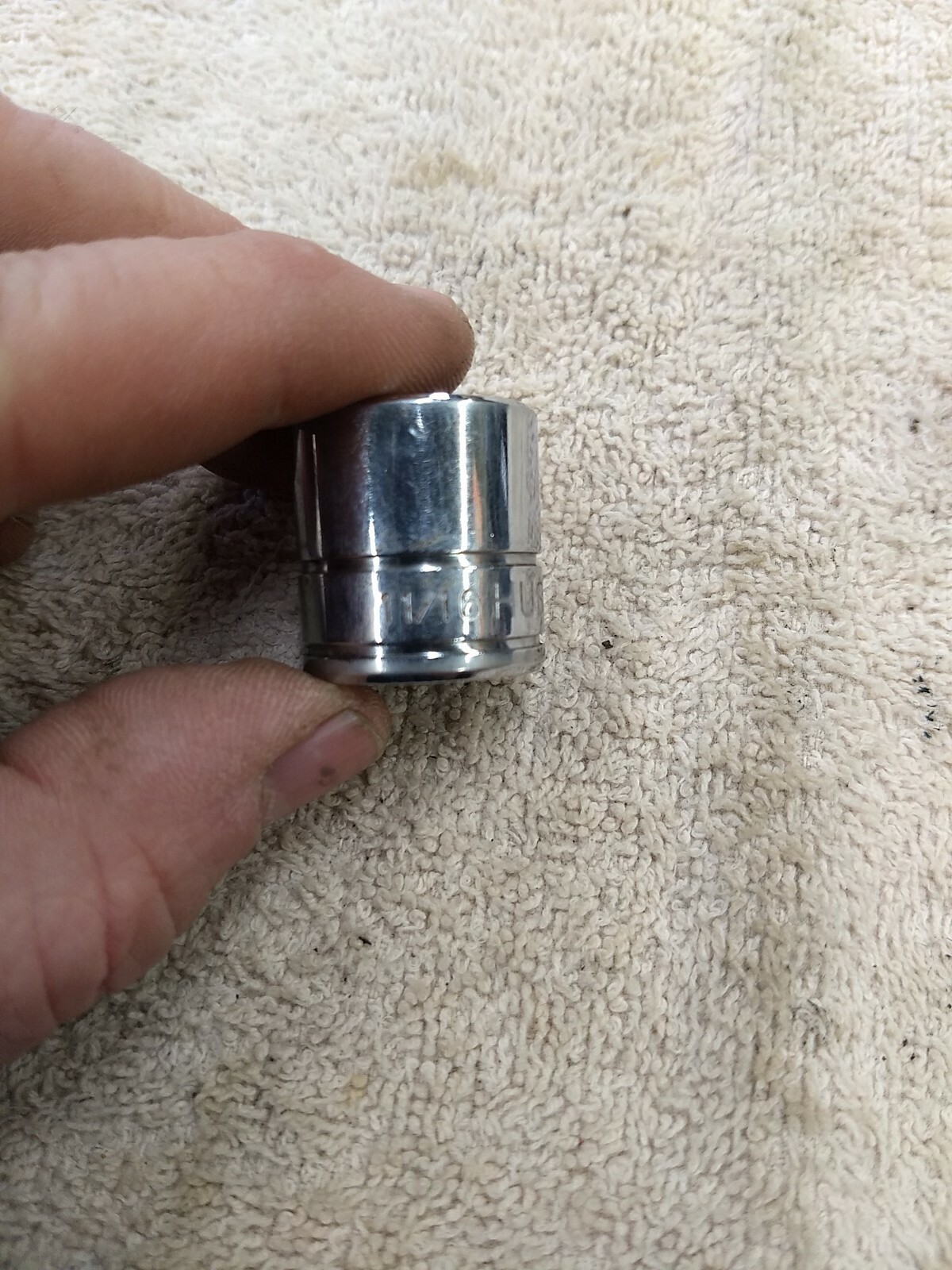 Husky USA 22022 11/16" 6pt 3/8dr Std Socket