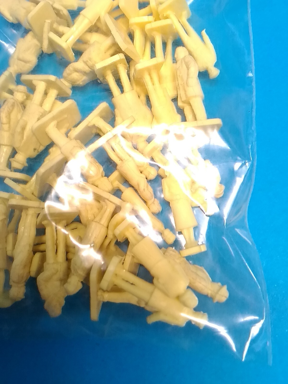 ho scale 40 unpainted people