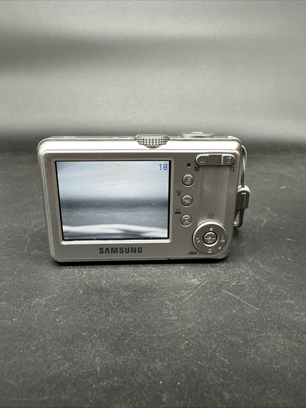 Samsung Digimax D73 7.2MP Digital Compact Camera, Silver - Tested