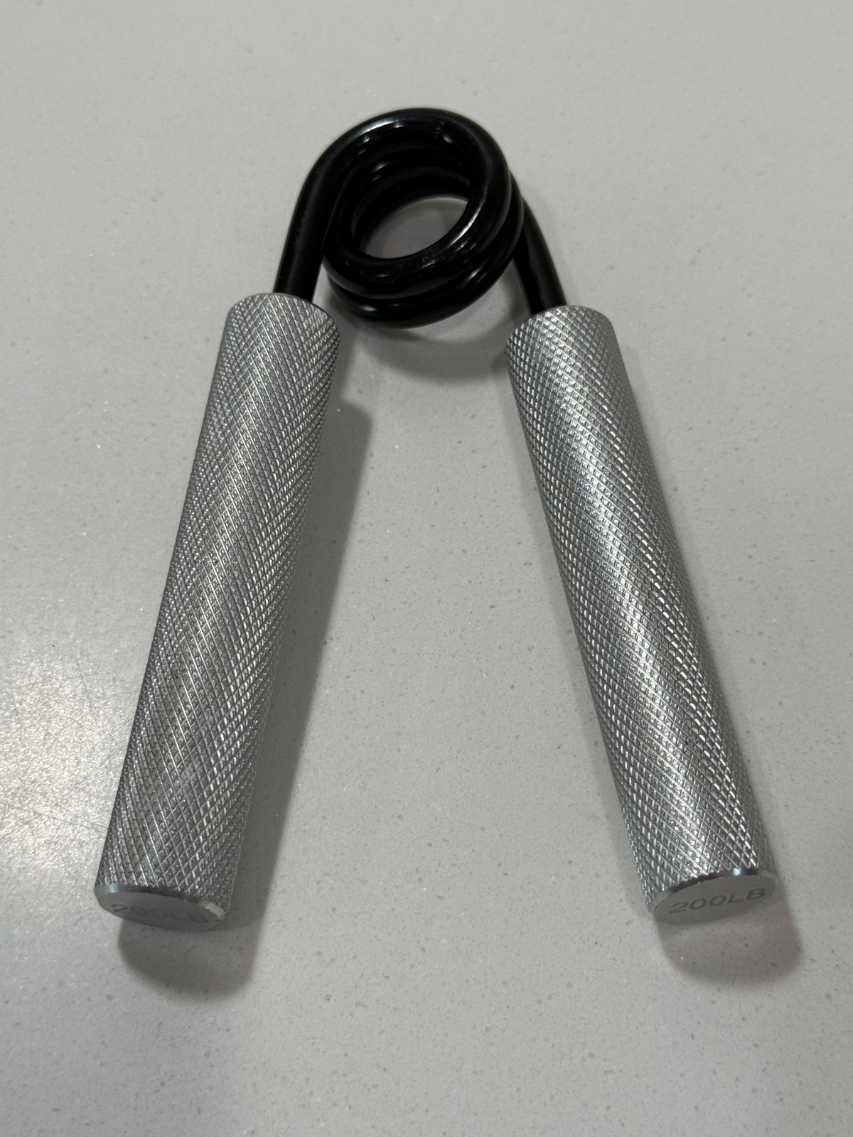 Hand Grips Strength Training  Wrist Forearm Strengthening Gripper 200 lbs