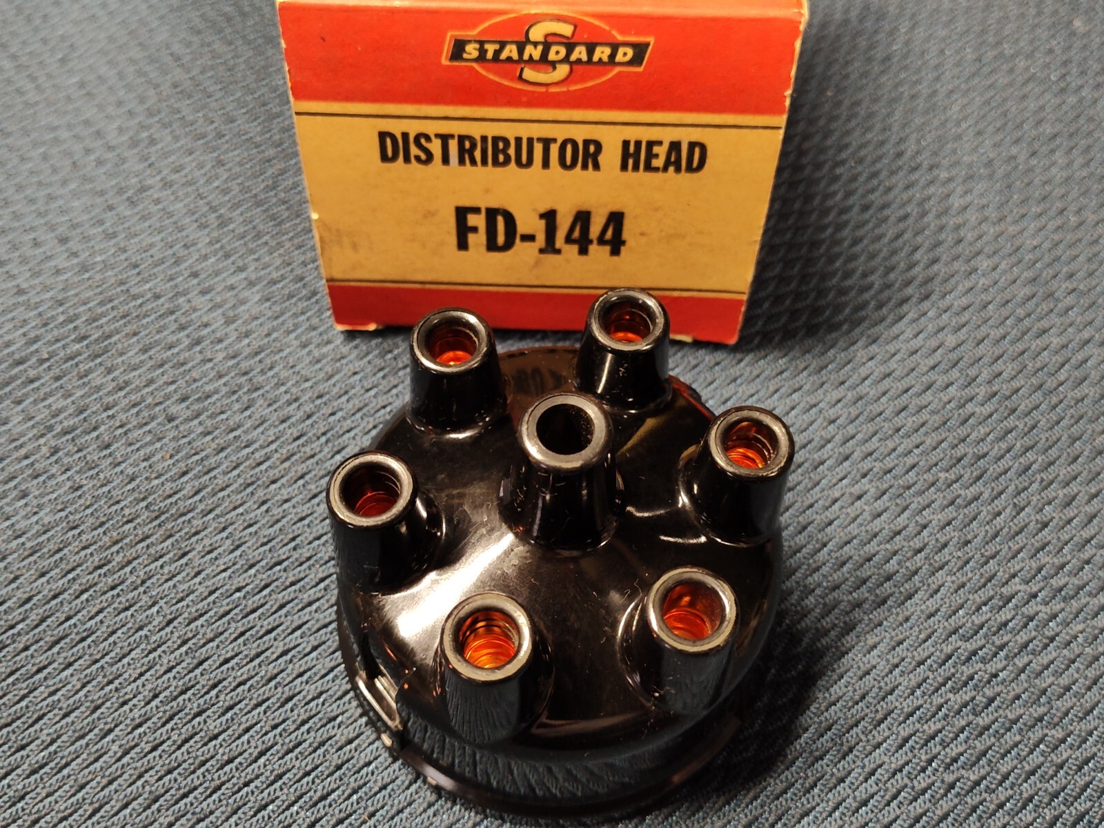 Distributor Cap Standard FD144 White Trucks 1966-74 Ref 161889-A