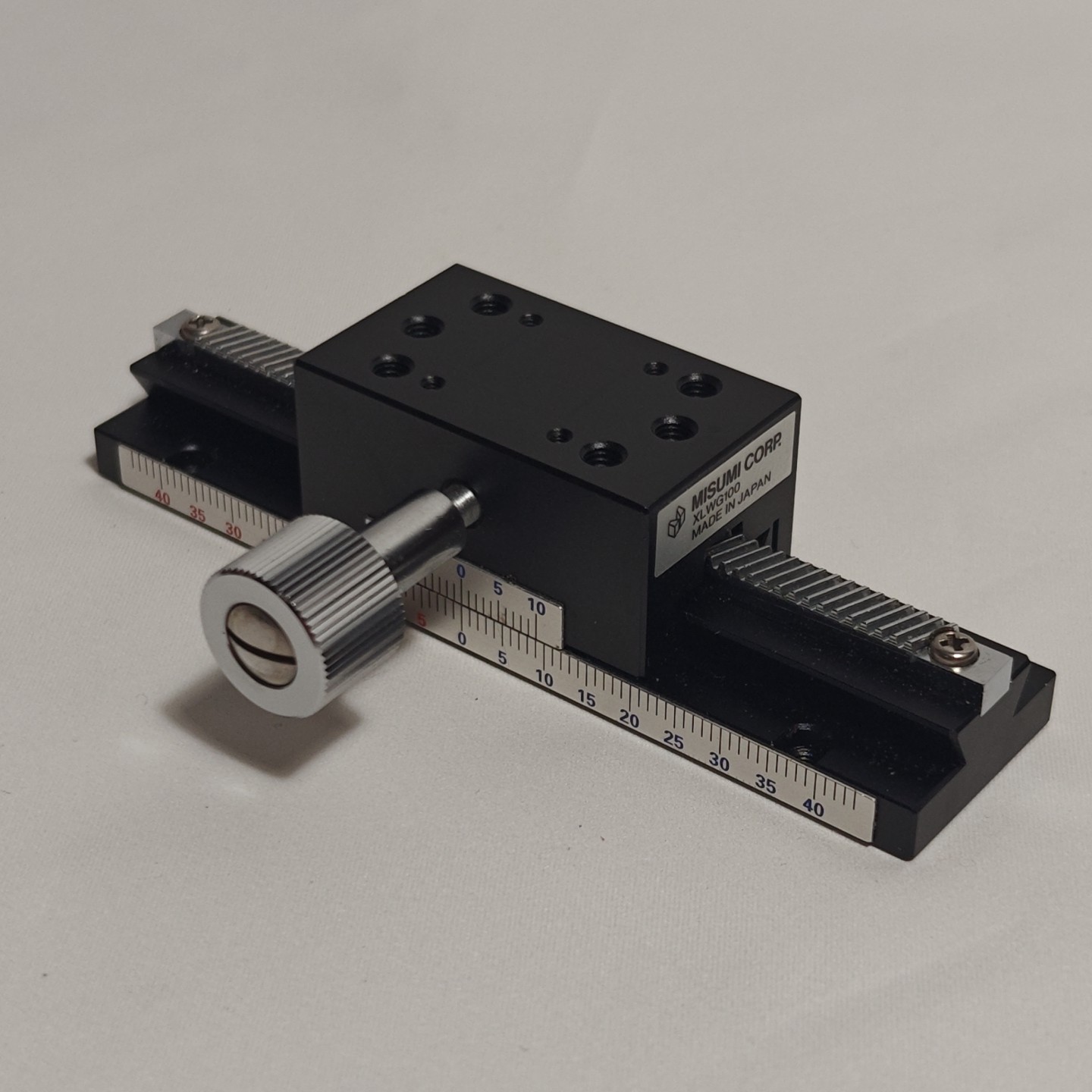 Misumi XLWG100 Manual X-Axis Stage, +-40mm Travel, 18mm Pitch, 29.4N Max, M4 M2