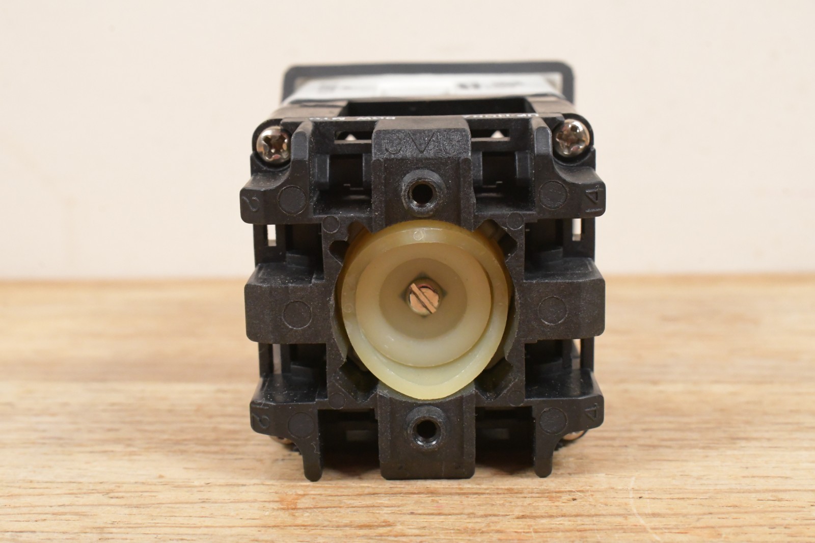 Heavy Duty Control Panel Industrial Grade 2-Position Maintained Rotary Switch