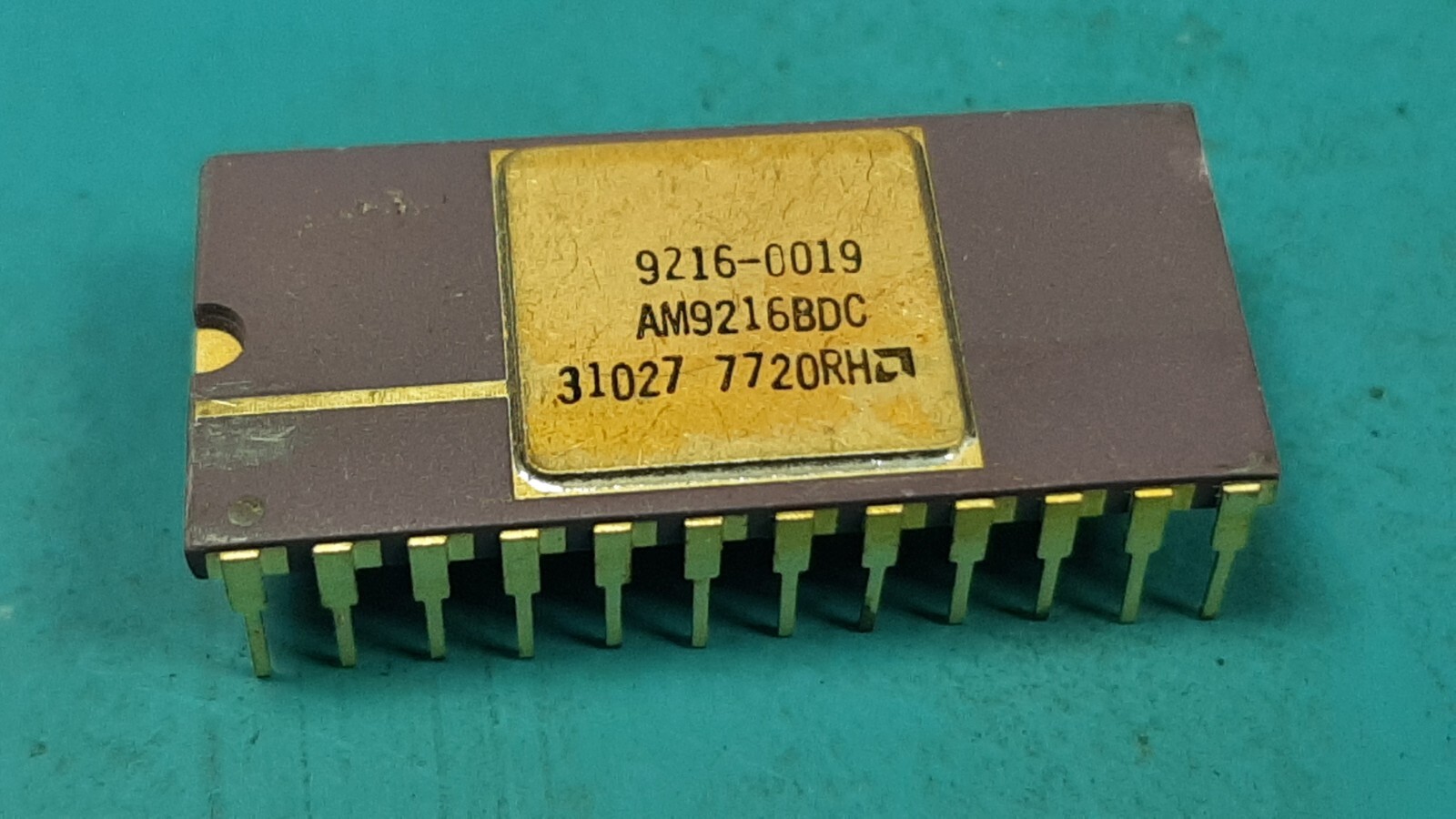 AMD 8-Bit Masked ROM AM9216BDC MROM 24-Pin Masken-ROM Gold